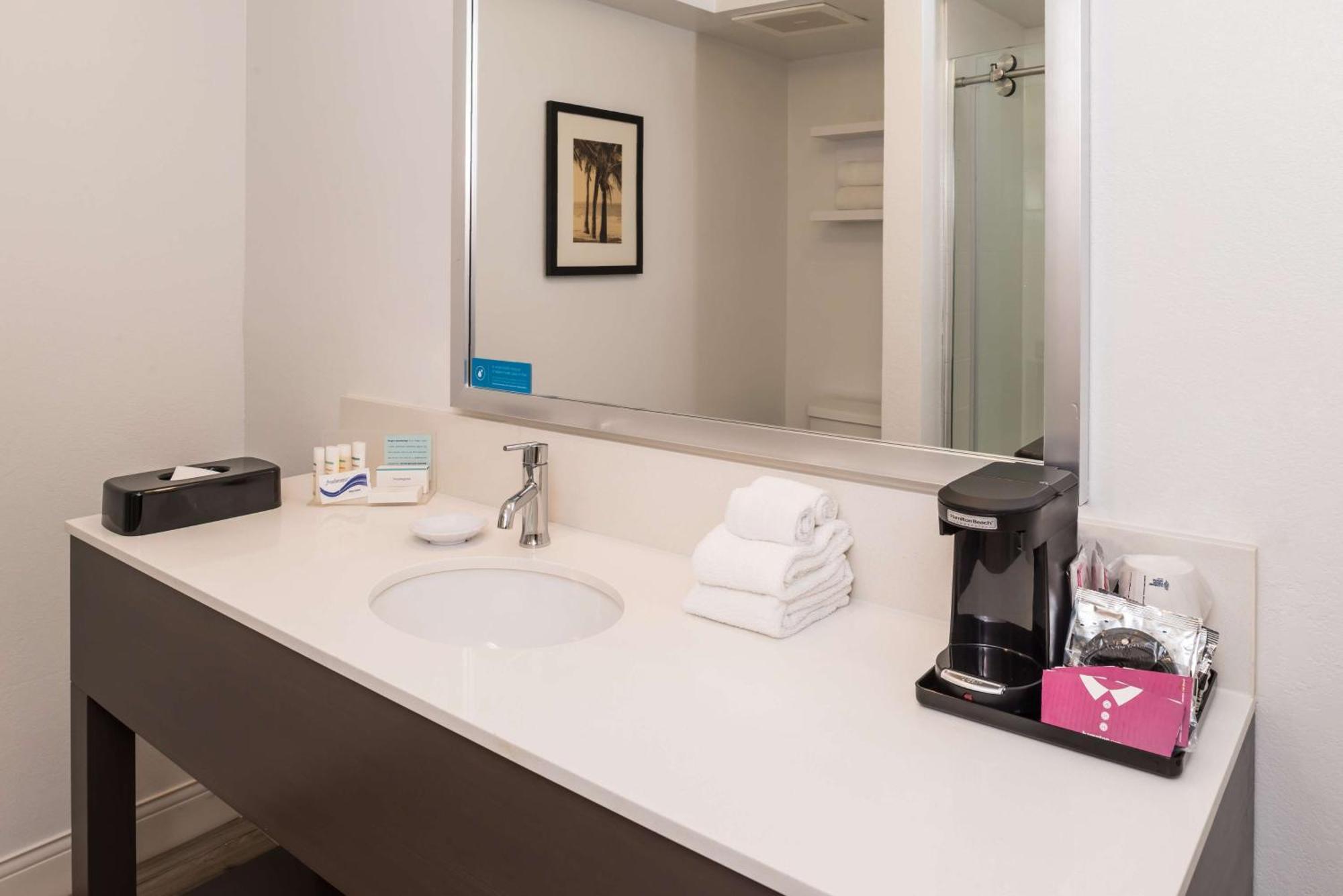 Hampton Inn Channel Islands Harbor Oxnard Bagian luar foto