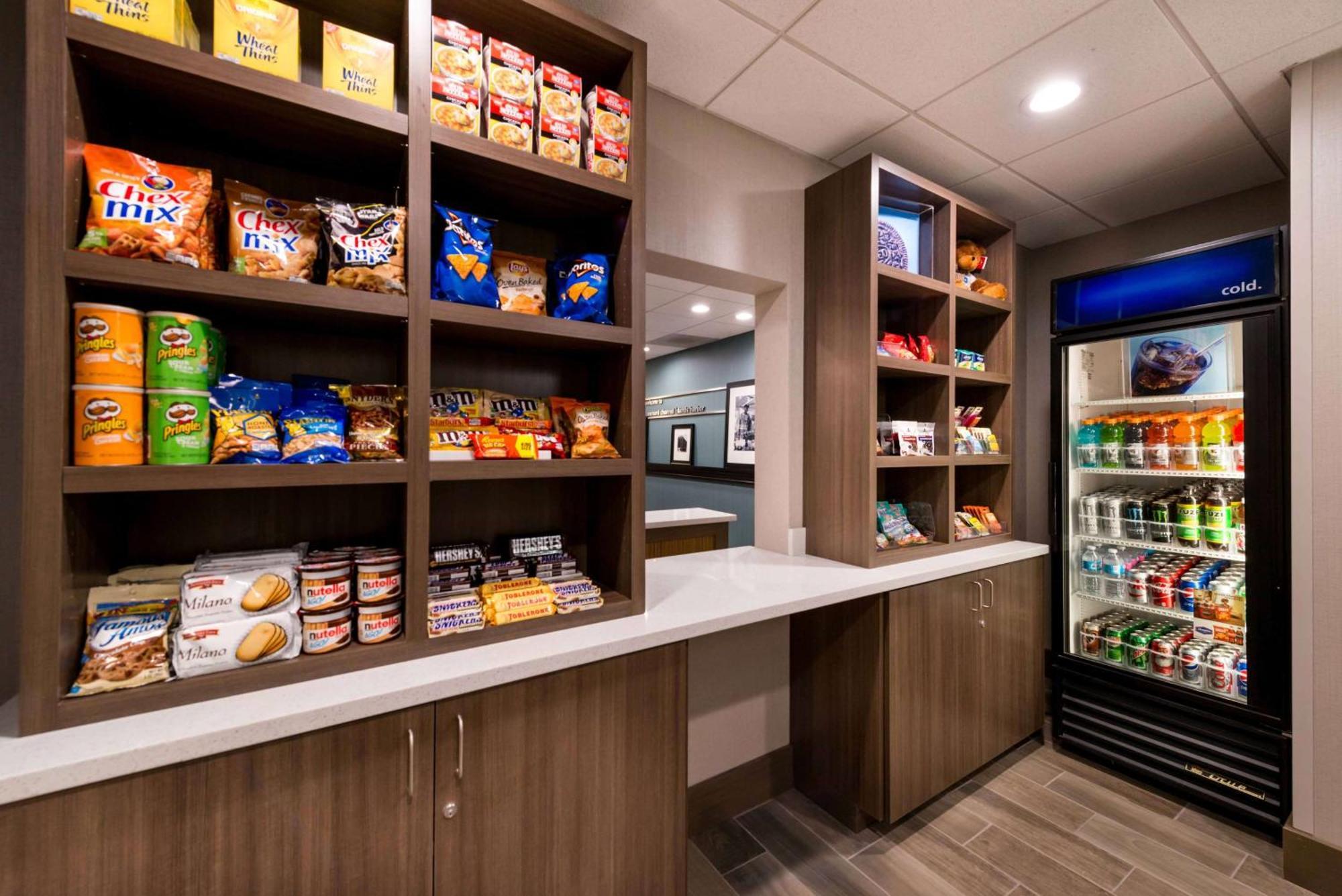 Hampton Inn Channel Islands Harbor Oxnard Bagian luar foto