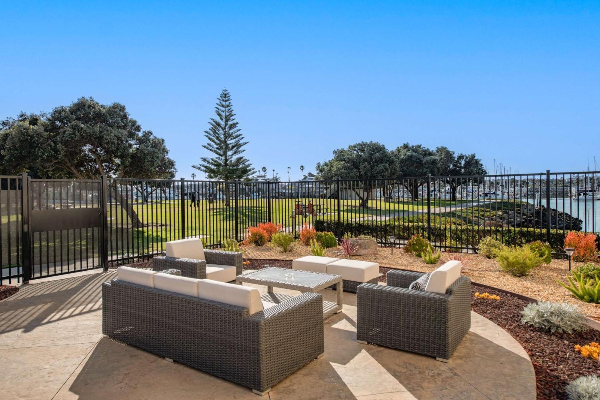 Hampton Inn Channel Islands Harbor Oxnard Bagian luar foto